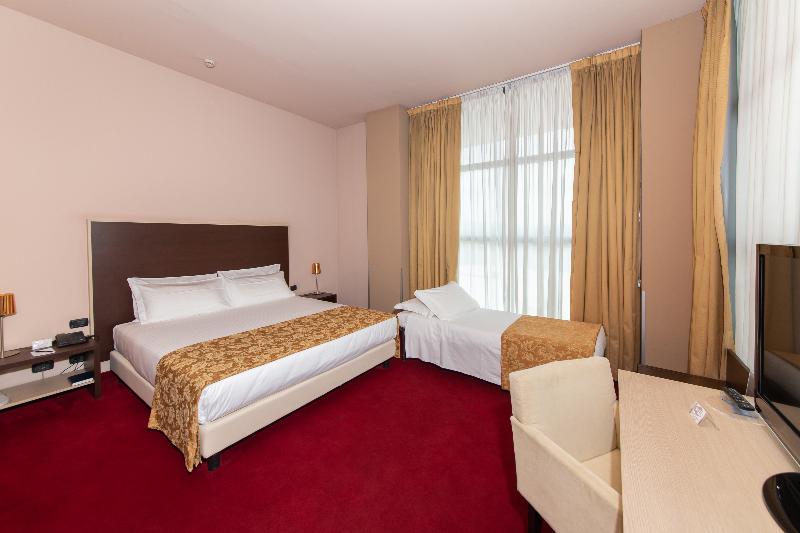 اتاق کلاسیک سه تخته, Art Hotel Olympic