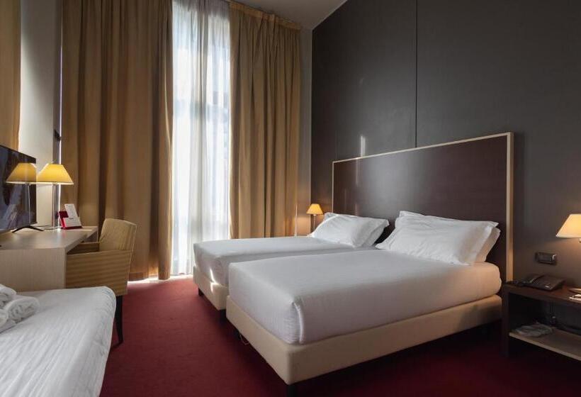 اتاق کلاسیک سه تخته, Art Hotel Olympic