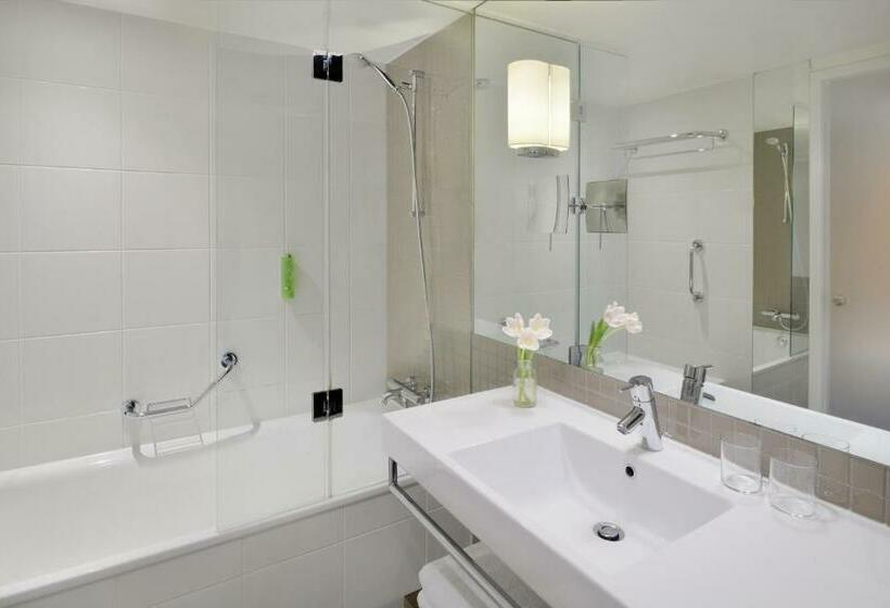اتاق استاندارد با چشم‌انداز, Mövenpick Hotel Amsterdam City Centre