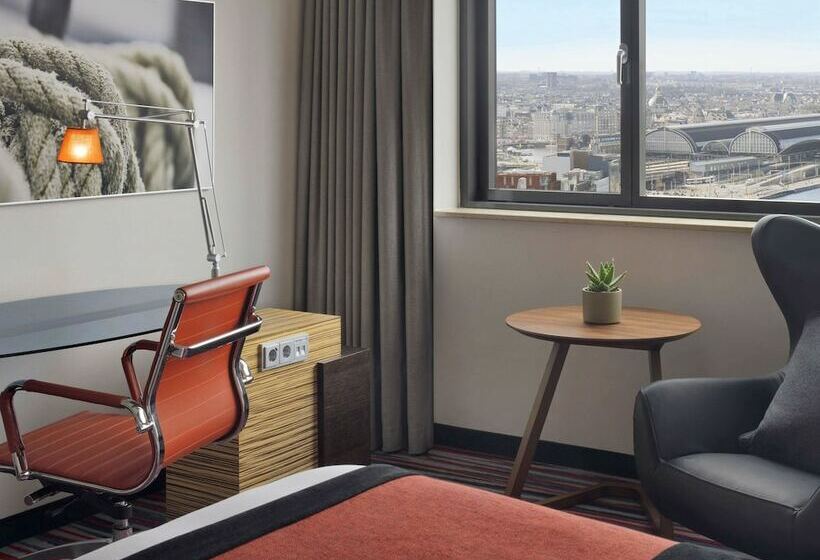 Classic Room with Views, Mövenpick Hotel Amsterdam City Centre