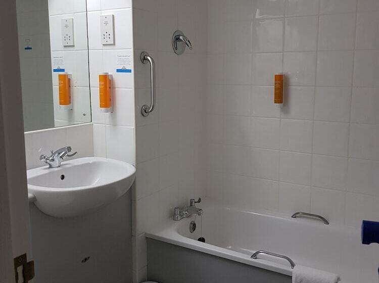 Семейный Номер, Days Inn Hotel Membury