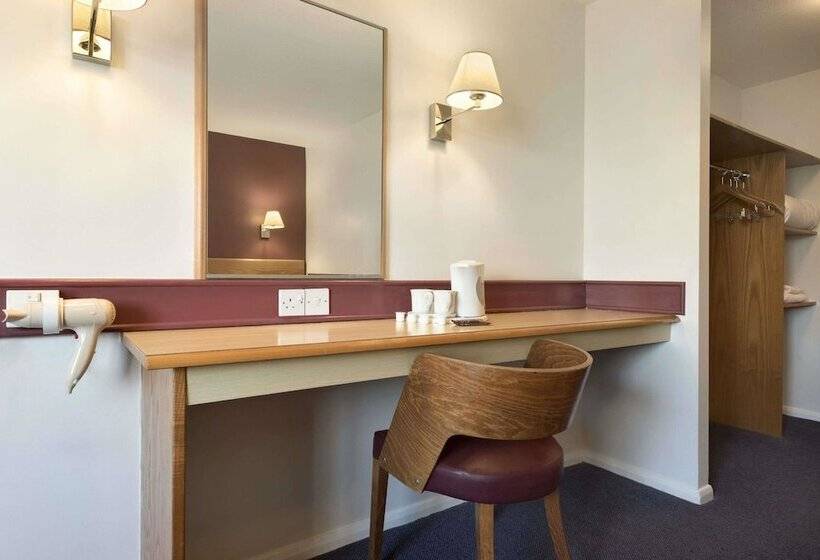 Семейный Номер, Days Inn Hotel Membury