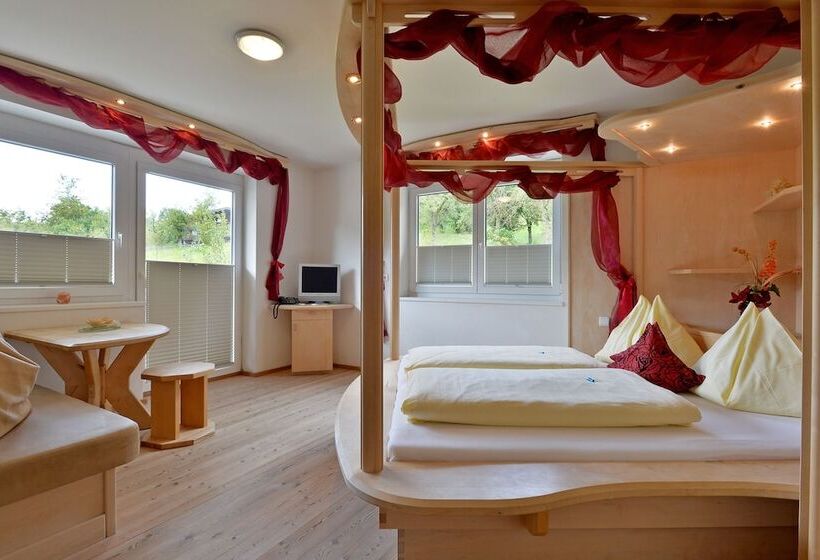 اتاق استاندارد, Bed & Breakfast Landhaus Strasser