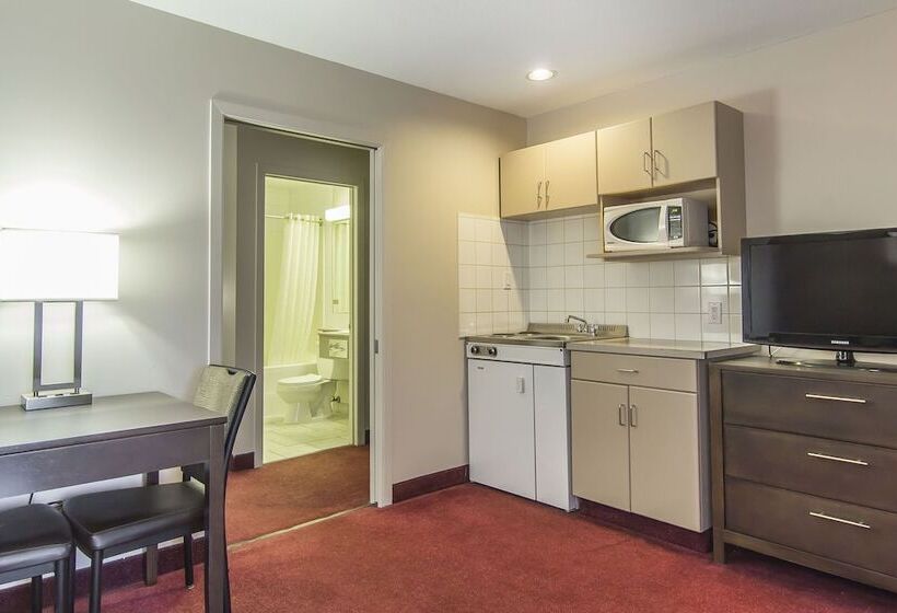 套房, Econo Lodge Inn & Suites