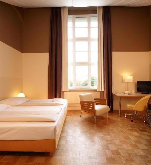Quarto Triplo Estandar, Gasteresidenz Pelikanviertel