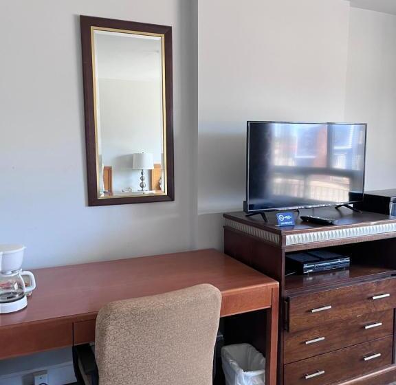 带大床的标准间, Knights Inn   Park Villa Motel, Midland