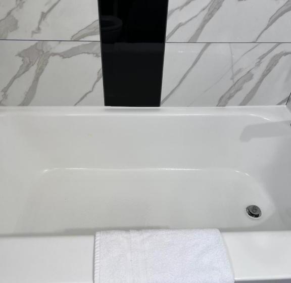 带大床的标准间, Knights Inn   Park Villa Motel, Midland