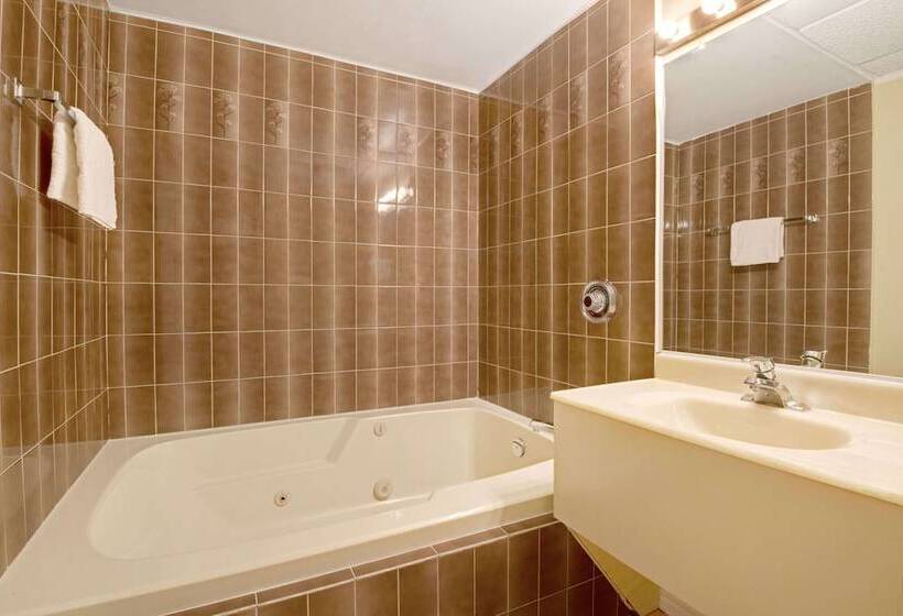 带2个双人床的标准工作室, Knights Inn   Park Villa Motel, Midland