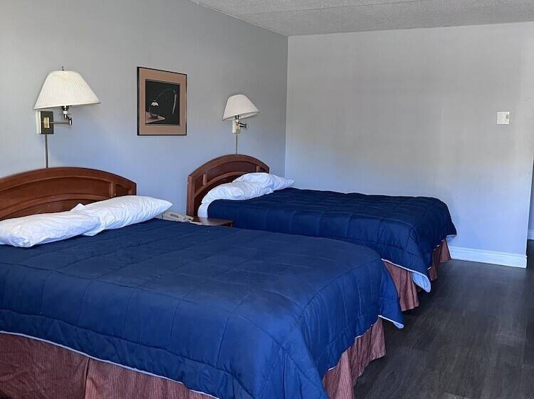 带2个双人床的标准工作室, Knights Inn   Park Villa Motel, Midland
