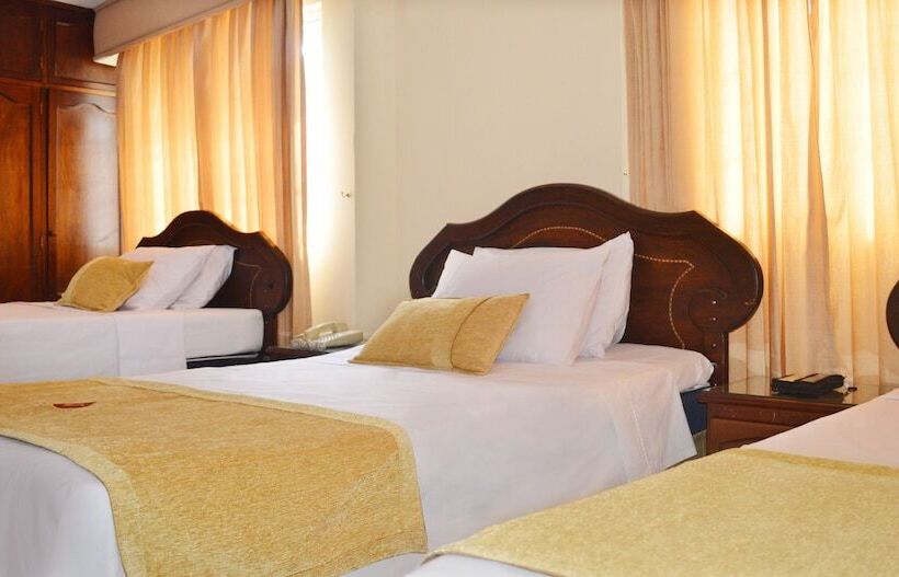 غرفة قياسية ثلاثية, Plaza Versalles