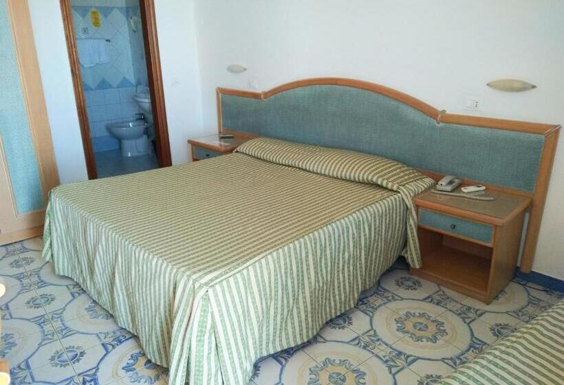 Номер Стандарт Трехместный, Casthotels Tramonto D Oro Terme