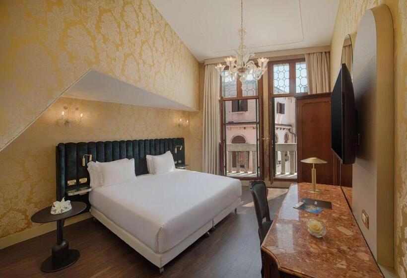 Premium room with view, NH Venezia Santa Lucia