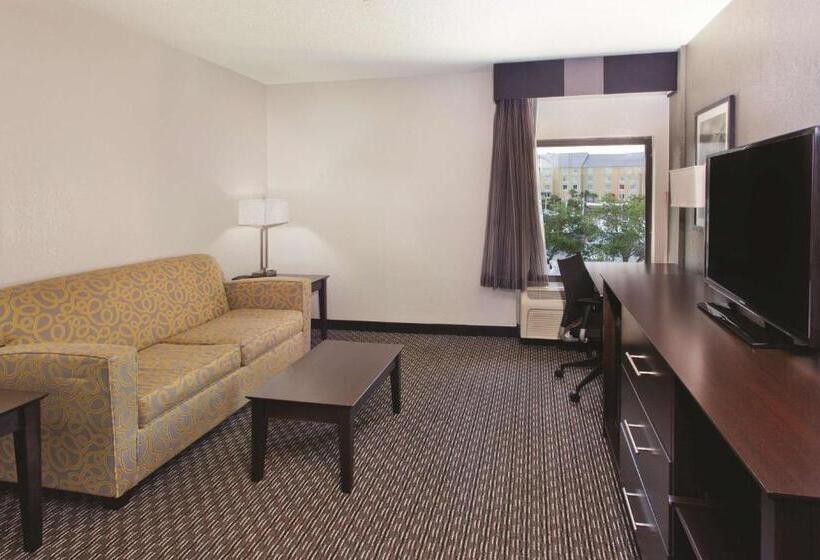 스위트 킹사이즈 침대, La Quinta By Wyndham Charleston Riverview