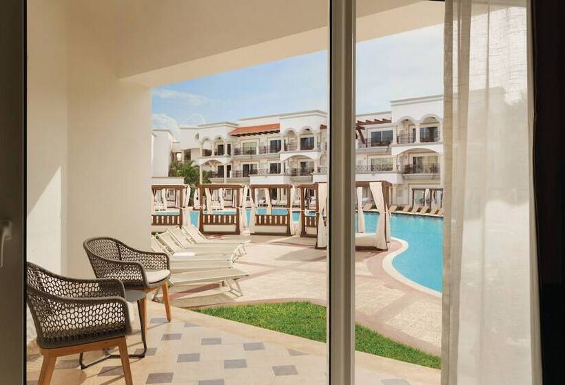سوییت جونیور با چشم‌انداز استخر, Hilton Playa Del Carmen, An All Inclusive Adult Only Resort