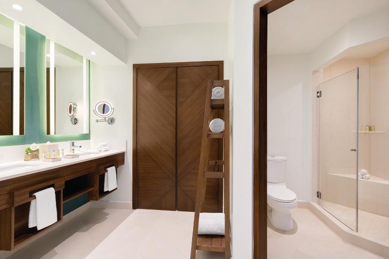 سوییت جونیور با چشم‌انداز دریا, Hilton Playa Del Carmen, An All Inclusive Adult Only Resort