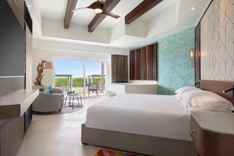 سوییت جونیور با چشم‌انداز دریا, Hilton Playa Del Carmen, An All Inclusive Adult Only Resort