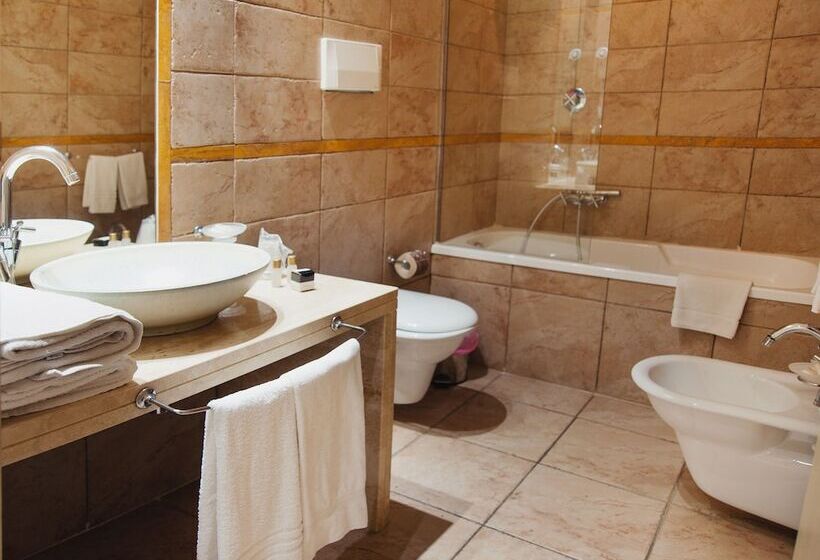 اتاق استاندارد با چشم‌انداز استخر, Villa Zina Family Resort