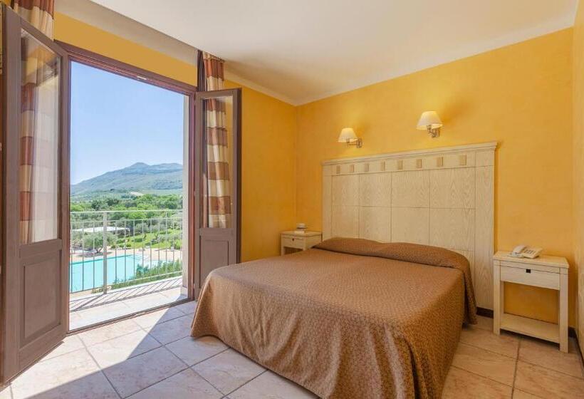 اتاق استاندارد با چشم‌انداز استخر, Villa Zina Family Resort
