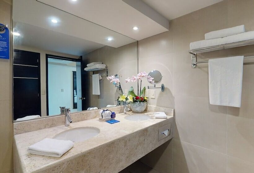 חדר דלוקס עם מיטת קינג, Seadust Cancun Family Resort  All Inclusive