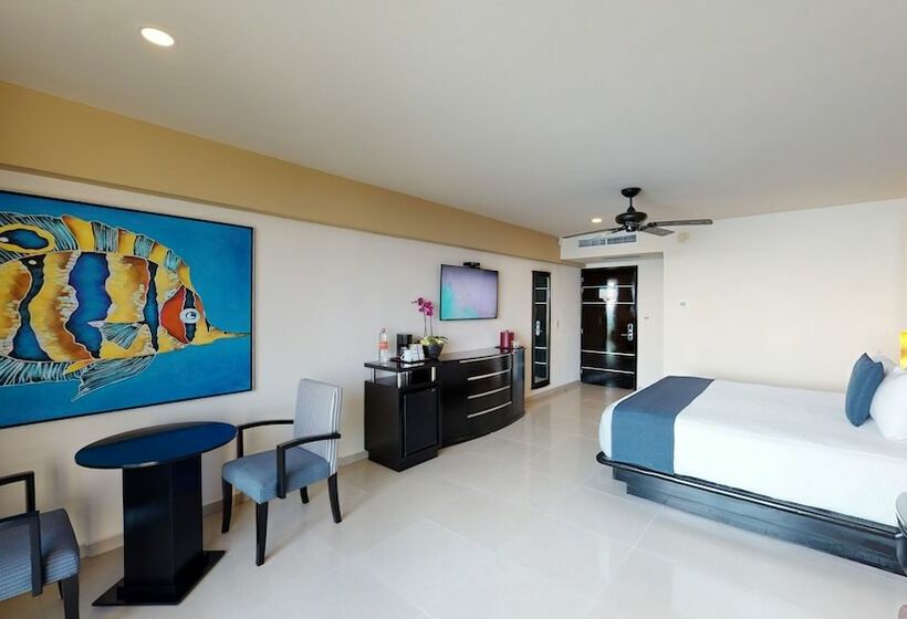 חדר דלוקס עם מיטת קינג, Seadust Cancun Family Resort  All Inclusive