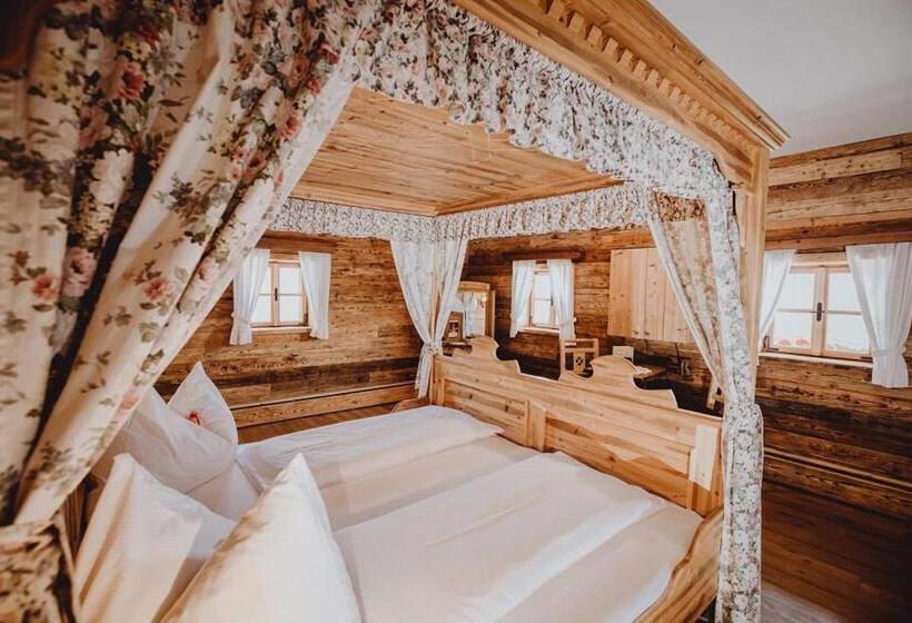 Номер Deluxe, Roanwirt