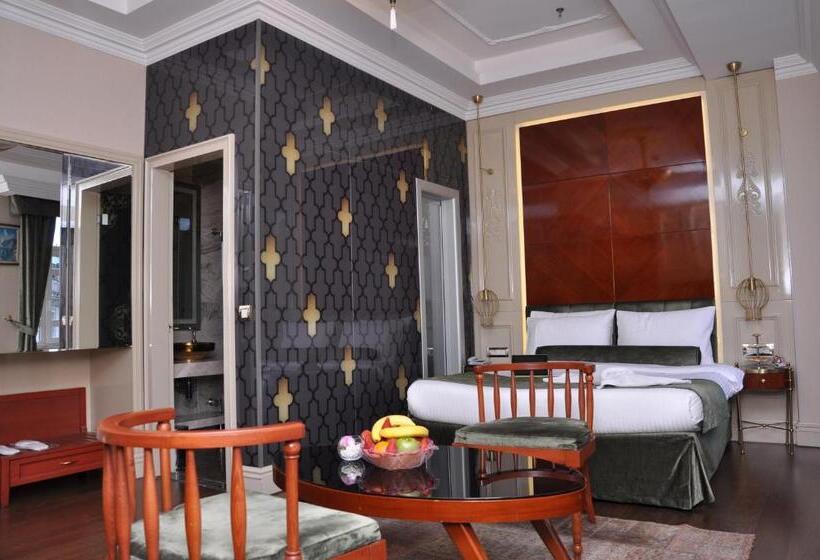 اتاق لوکس خانوادگی, Taksim Star