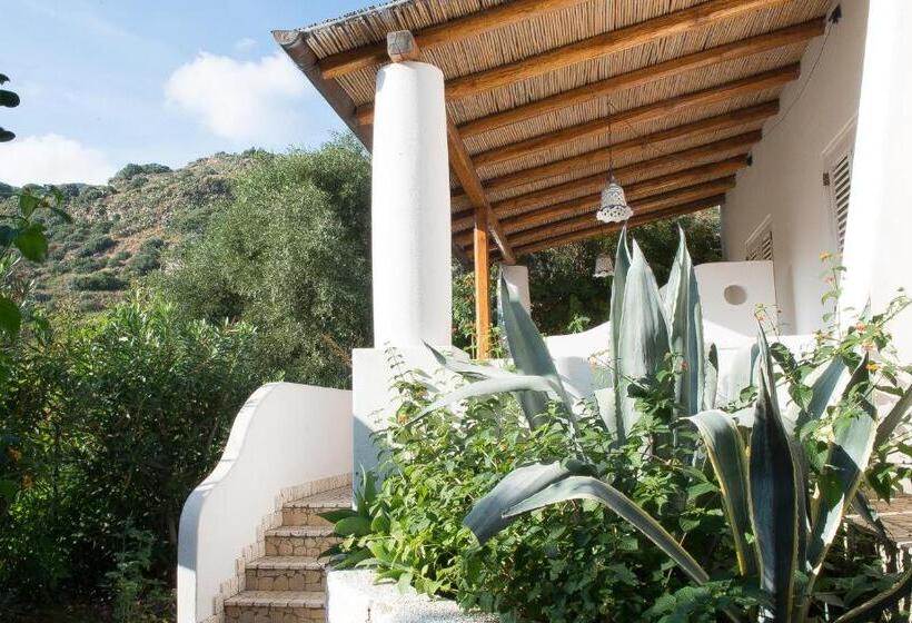 Классический Номер Вид на Сад, Villa Enrica   Aeolian Charme