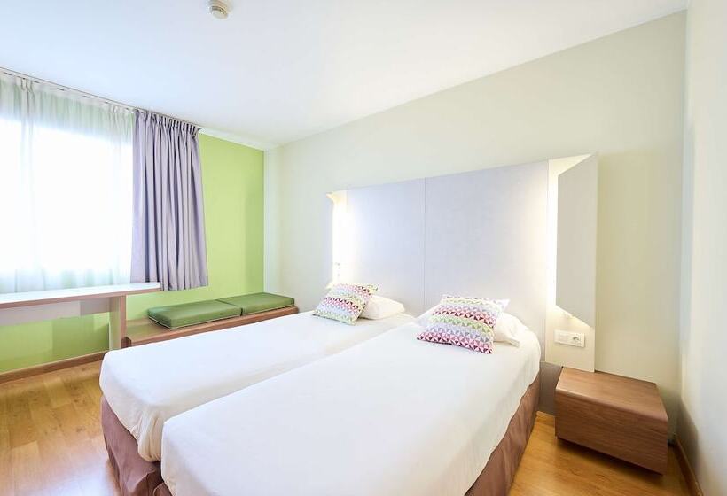 Номер Стандарт, Travelodge Barcelona Cornella Fira