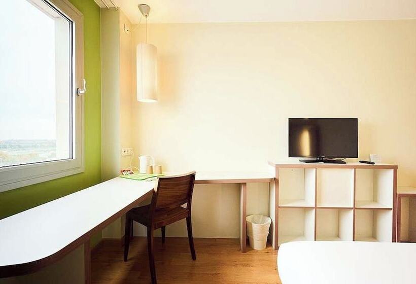 Номер Стандарт, Travelodge Barcelona Cornella Fira