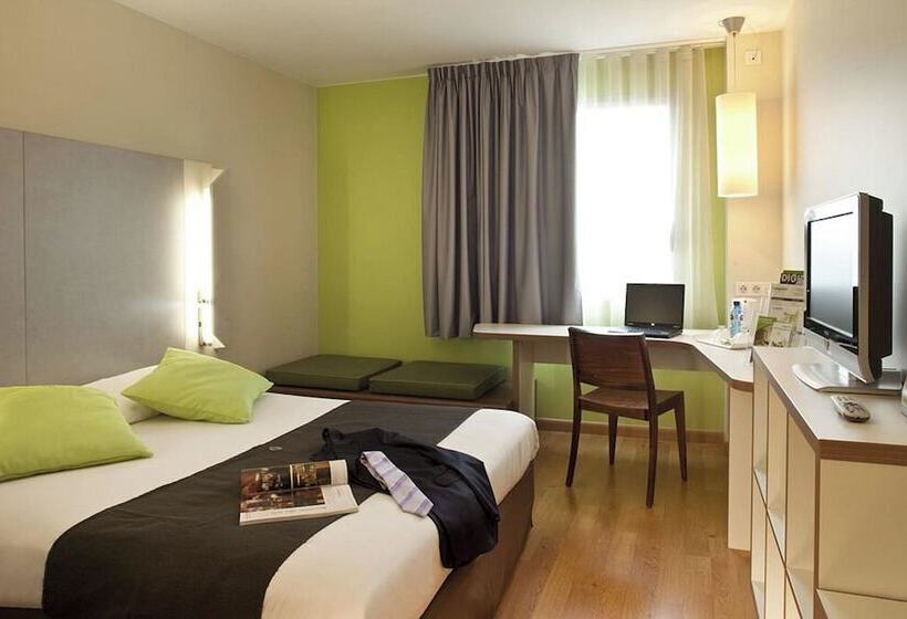 Номер Стандарт Трехместный, Travelodge Barcelona Cornella Fira