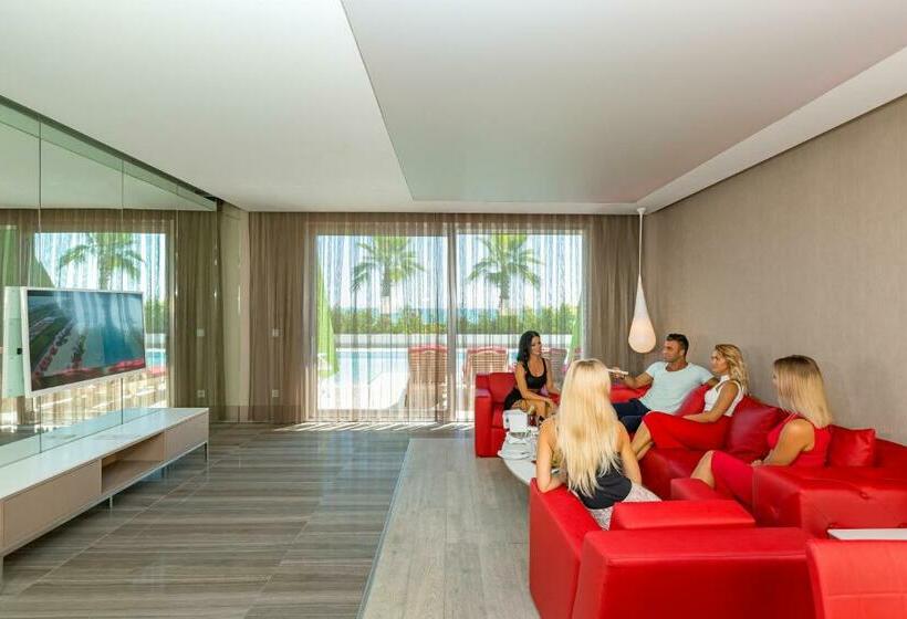 ‫فيلا غرفة نوم واحدة, Adam & Eve   Adult Only