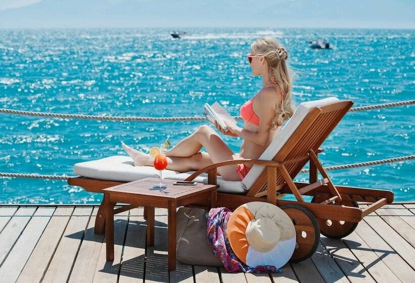 ‫فيلا غرفة نوم واحدة, Adam & Eve   Adult Only