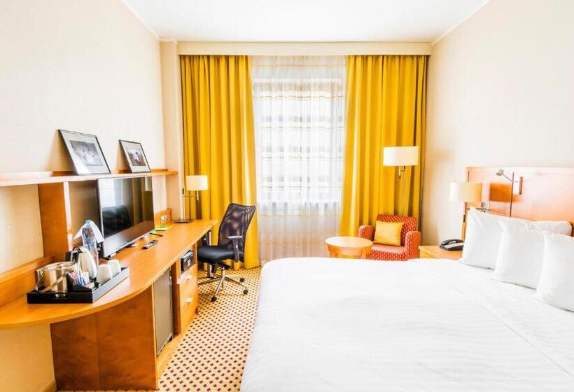 带大床的标准间, Courtyard By Marriott Pilsen