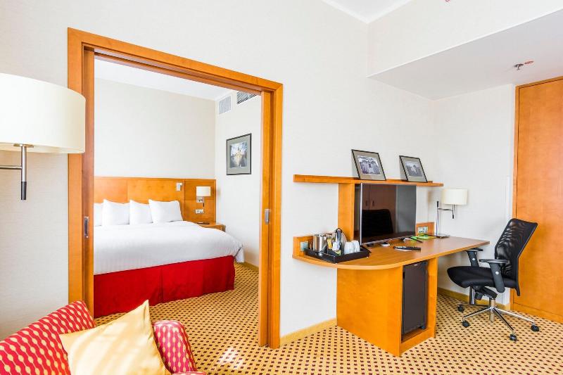 带大床的标准工作室, Courtyard By Marriott Pilsen