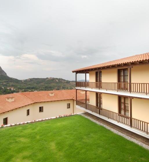 Четырехместный Номер Стандарт Вид на Сад, Meteora Hotel At Kastraki