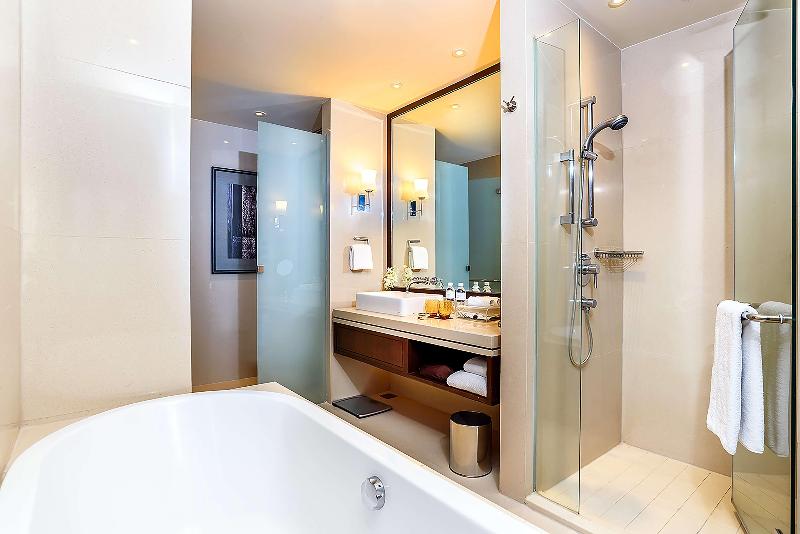 اتاق لوکس با تخت بزرگ, Hilton Bangkok Grande Asoke