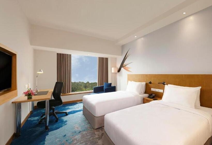 Номер Superior, Novotel Hyderabad Convention Centre