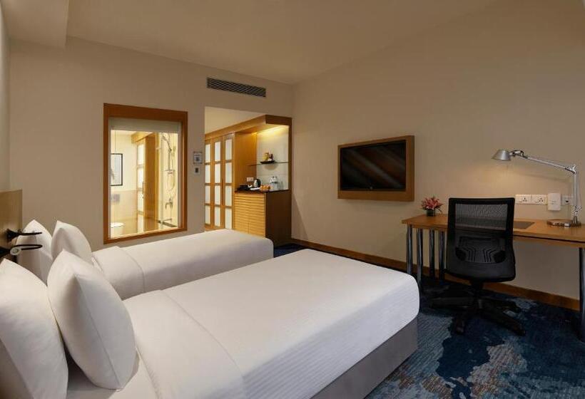 Номер Superior Вид на Бассейн, Novotel Hyderabad Convention Centre