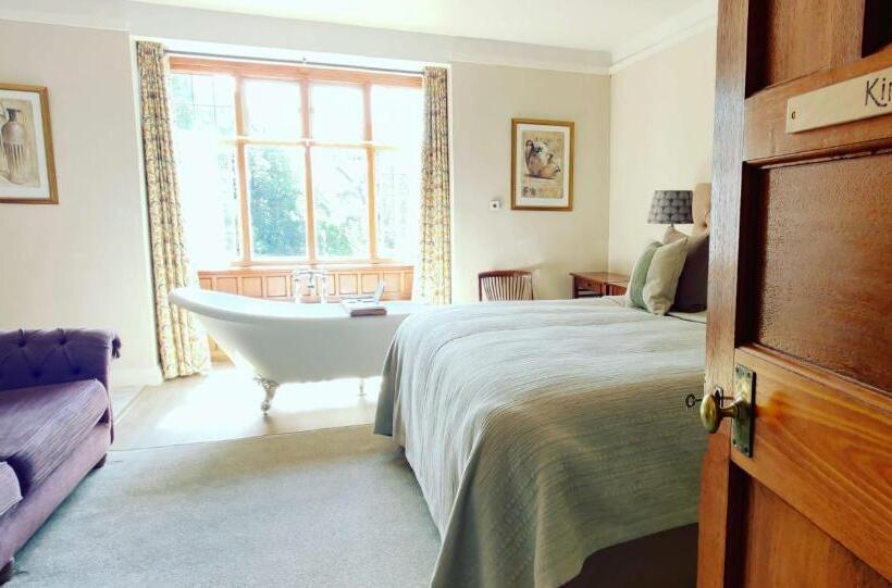 Quarto Deluxe, Luxury Bed And Breakfast At Bossington Hall In Exmoor, Somerset