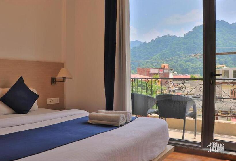 اتاق لوکس با بالکن, The Blue Jay Hostel