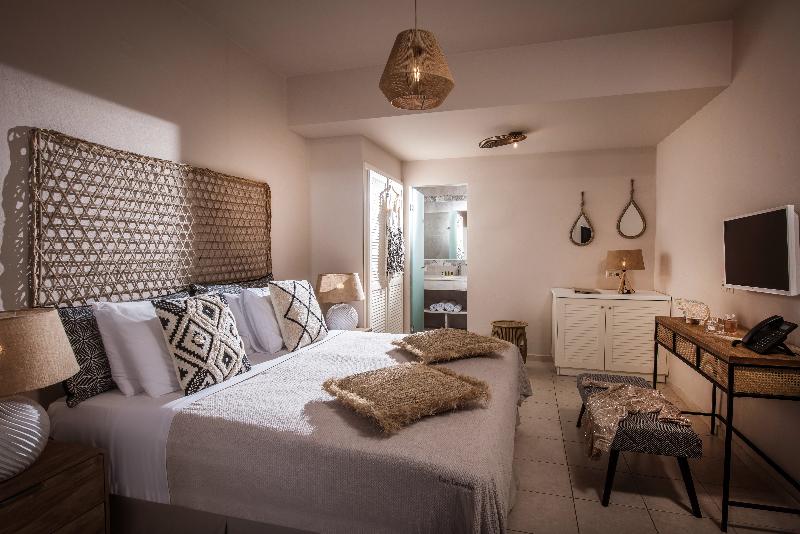 سوئیت جونیور با چشم‌انداز باغ, Creta Blue Boutique
