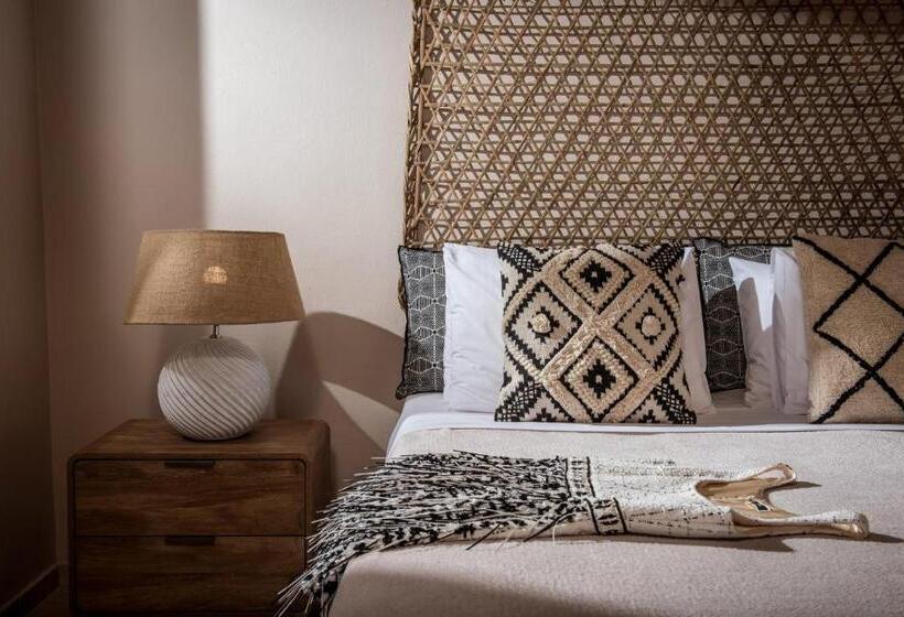 سوییت جونیور با چشم‌انداز دریا, Creta Blue Boutique