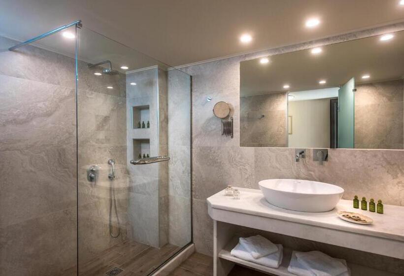 سوئیت جونیور با چشم‌انداز باغ, Creta Blue Boutique