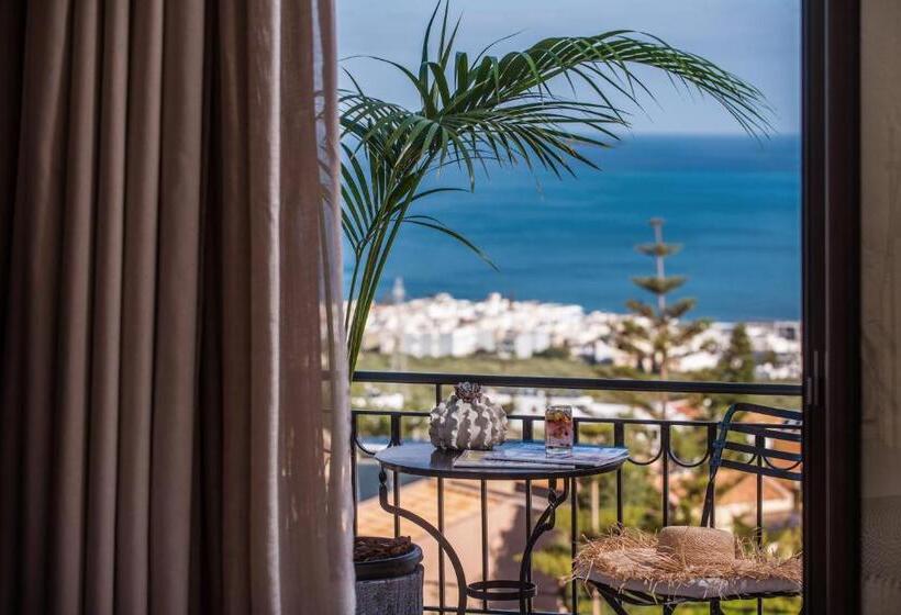 سوئیت با وان آب گرم, Creta Blue Boutique