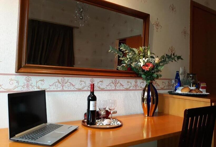 جناح جونيور مطلّ علي البحر, Grand Olympic Hotel Loutraki