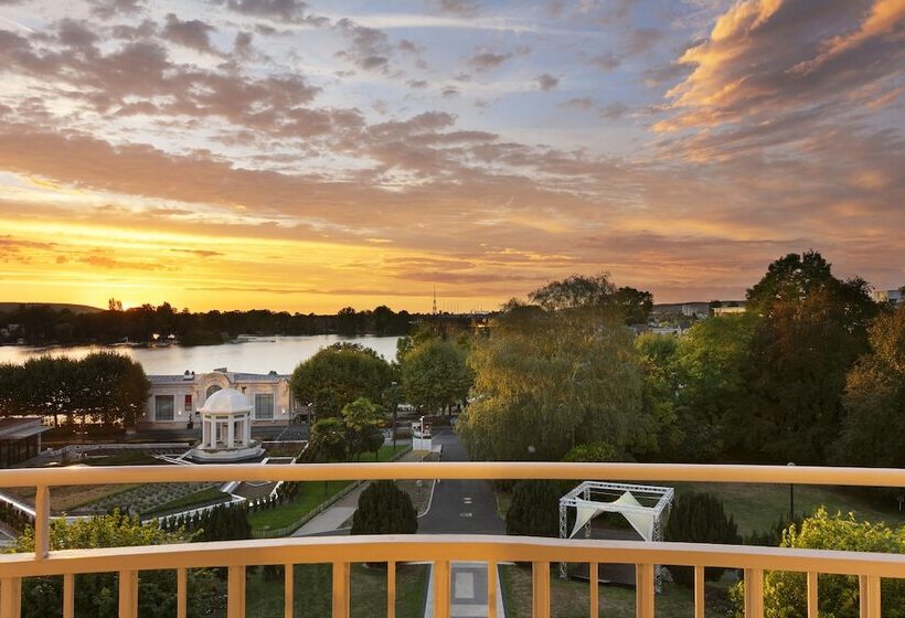 Номер Executive, Hôtel Barrière Le Grand Hôtel Enghien Les Bains