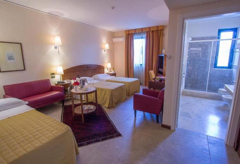 Трехместный Номер Deluxe, Grand Hotel Paestum