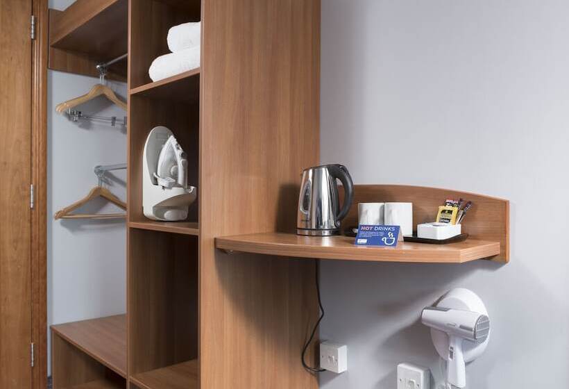 Номер Стандарт, Holiday Inn Express Birmingham Star City, An Ihg