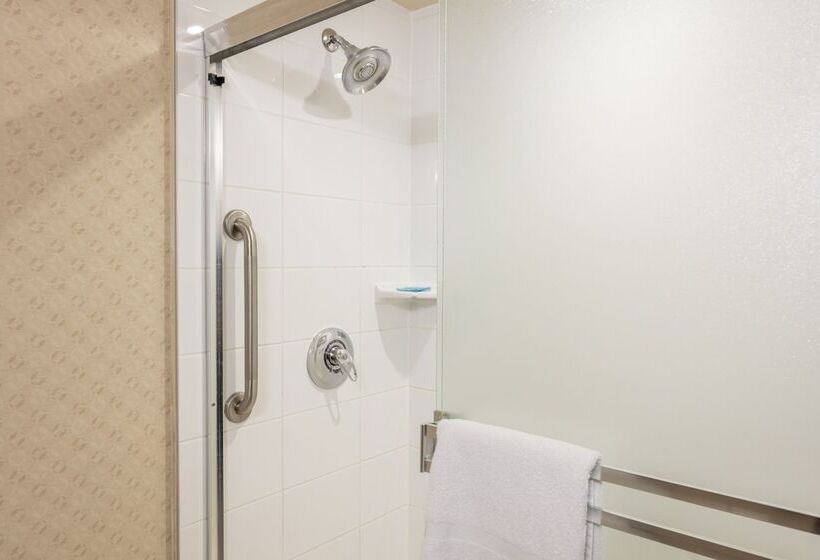 سوییت, Holiday Inn Express & Suites Riverport Richmond, An Ihg