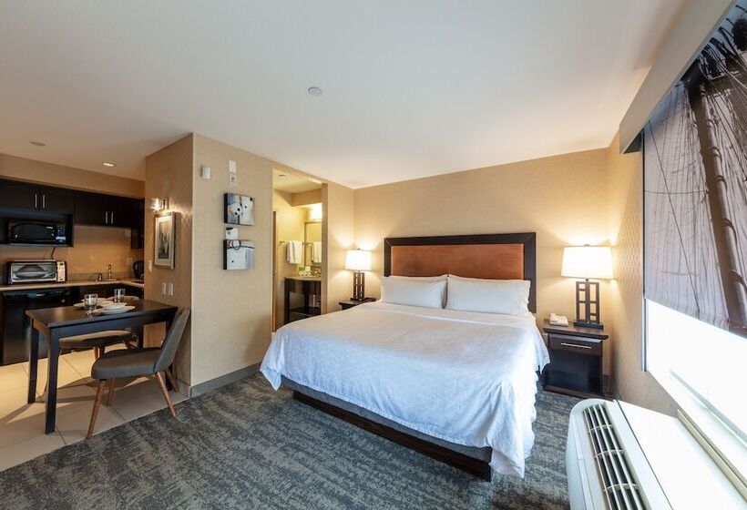 سوییت, Holiday Inn Express & Suites Riverport Richmond, An Ihg